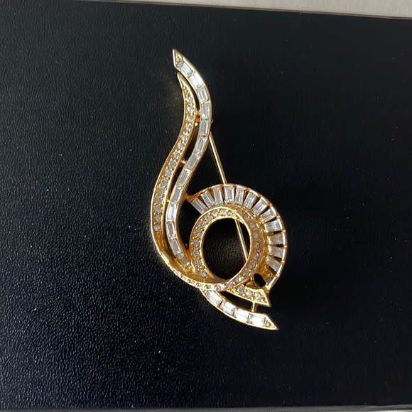 Jewelry - 10k Gold & Crystal Treble Clef Musical note brooch pin vintage singer music